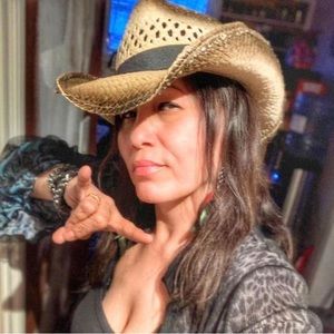 Meet your Posher, Laurel